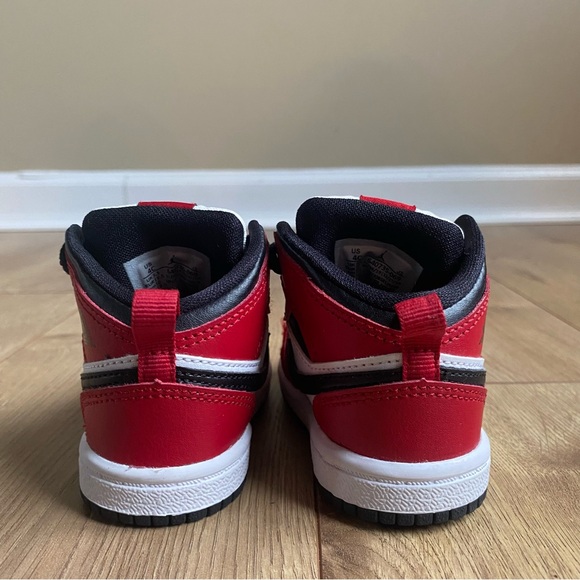 Jordan 1 Mid Chicago Toe (TD) Shoes Black White Red Size 4c Baby Toddler - Picture 5 of 9